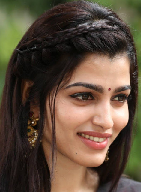 Actress Sai Dhanshika Closeup Smiling Photos 11